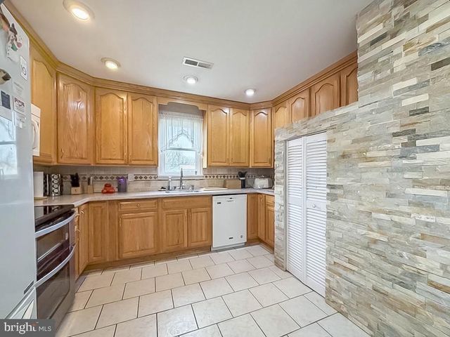 55 TEABERRY LN, Levittown, PA 19054