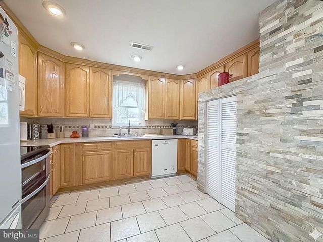 55 TEABERRY LN, Levittown, PA 19054