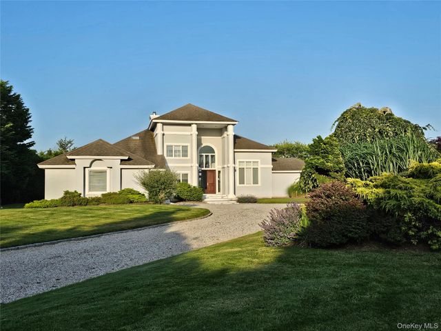18 Pine Tree Lane, Westhampton, NY 11977