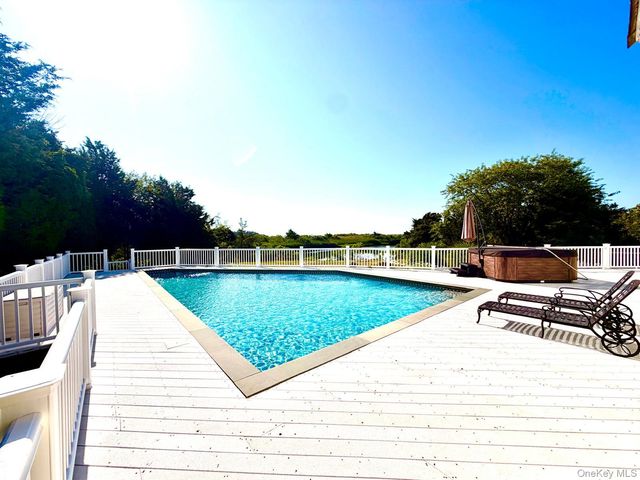 18 Pine Tree Lane, Westhampton, NY 11977