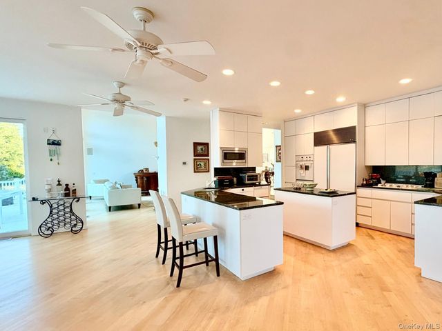 18 Pine Tree Lane, Westhampton, NY 11977