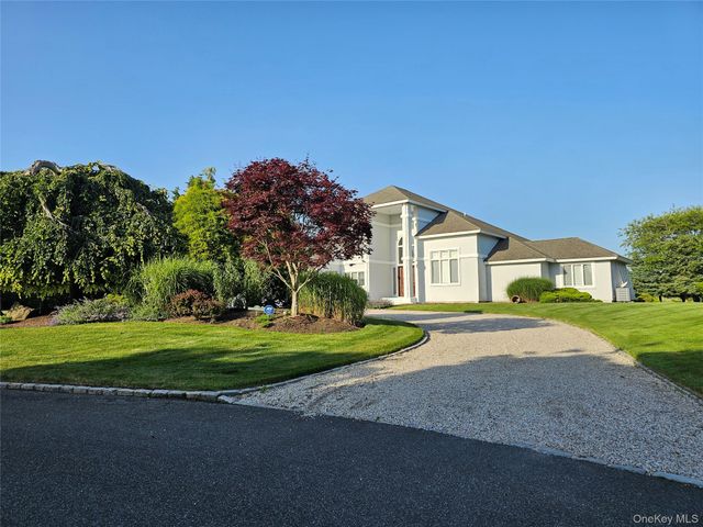 18 Pine Tree Lane, Westhampton, NY 11977