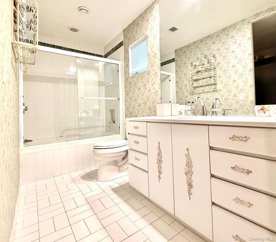 18 Pine Tree Lane, Westhampton, NY 11977
