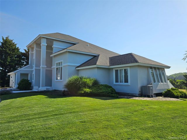 18 Pine Tree Lane, Westhampton, NY 11977