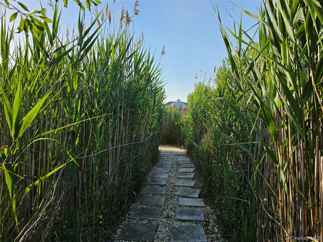 18 Pine Tree Lane, Westhampton, NY 11977
