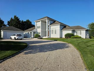 18 Pine Tree Lane, Westhampton, NY 11977