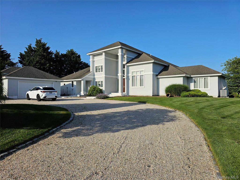 18 Pine Tree Lane, Westhampton, NY 11977