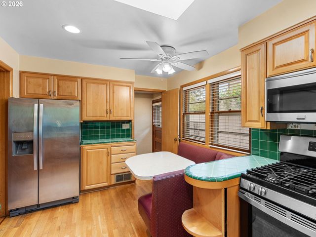 4733 Se FRANKLIN St, Portland, OR 97206