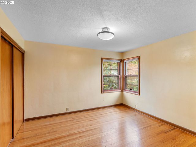 4733 Se FRANKLIN St, Portland, OR 97206