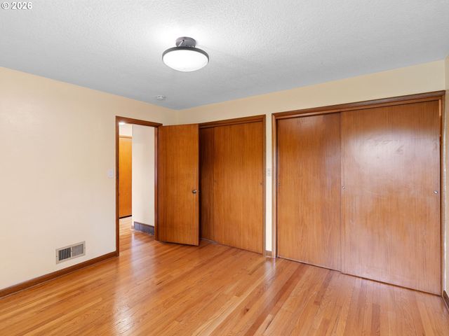 4733 Se FRANKLIN St, Portland, OR 97206