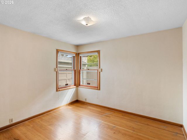 4733 Se FRANKLIN St, Portland, OR 97206