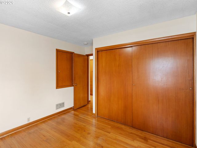 4733 Se FRANKLIN St, Portland, OR 97206