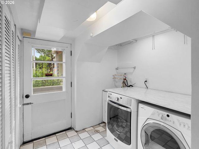 4733 Se FRANKLIN St, Portland, OR 97206