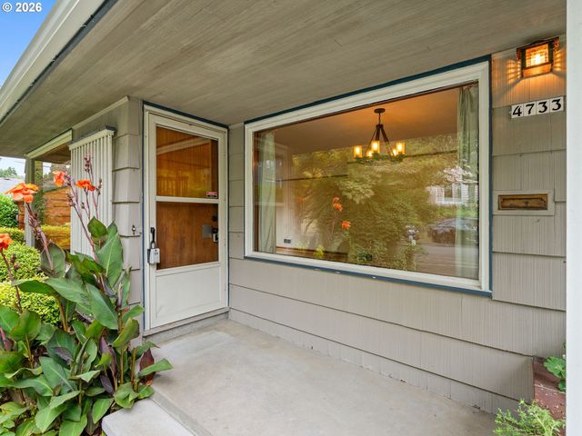 4733 Se FRANKLIN St, Portland, OR 97206