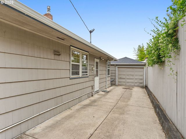 4733 Se FRANKLIN St, Portland, OR 97206