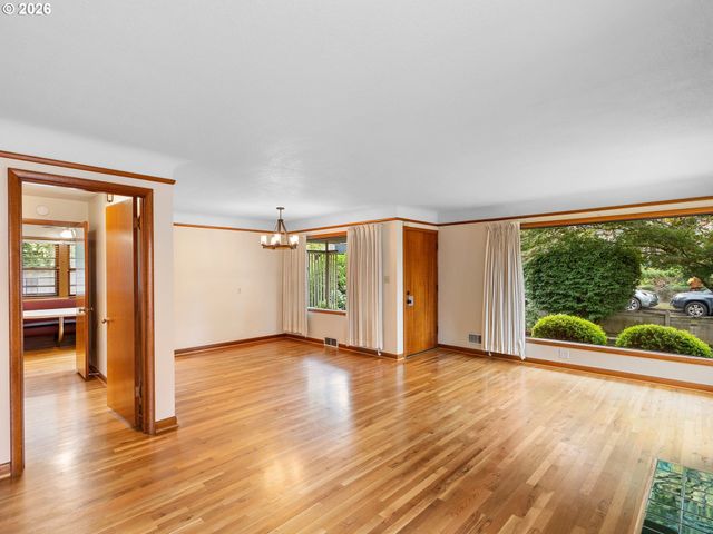 4733 Se FRANKLIN St, Portland, OR 97206