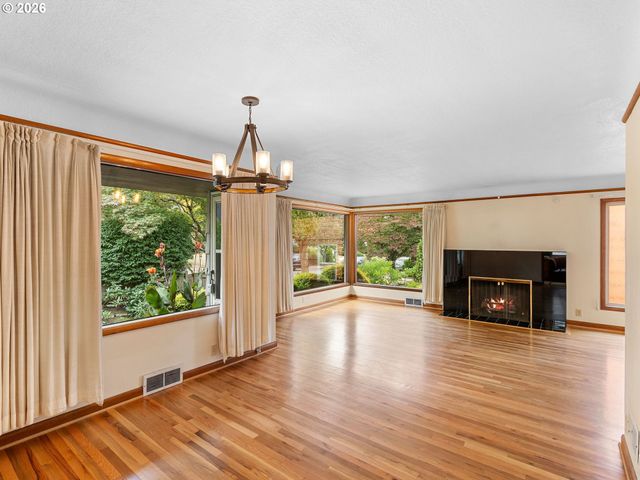 4733 Se FRANKLIN St, Portland, OR 97206