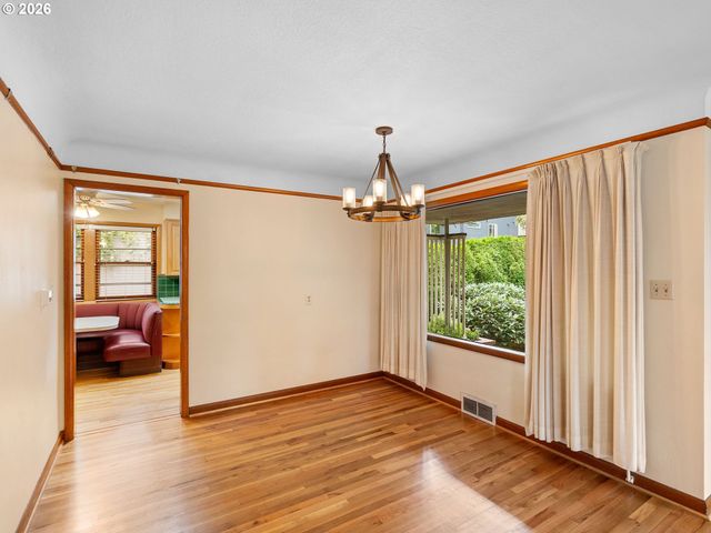 4733 Se FRANKLIN St, Portland, OR 97206