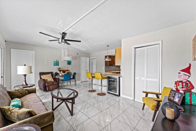 1045 SE 15th Street 13d, Fort Lauderdale, FL 33316