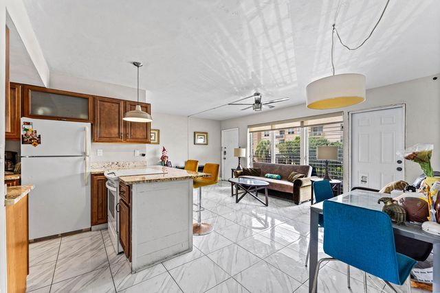 1045 SE 15th Street 13d, Fort Lauderdale, FL 33316