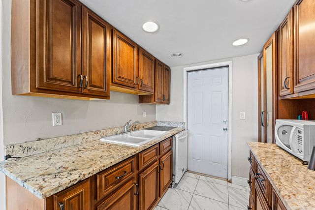 1045 SE 15th Street 13d, Fort Lauderdale, FL 33316
