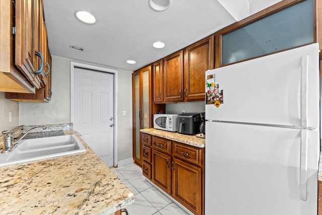 1045 SE 15th Street 13d, Fort Lauderdale, FL 33316