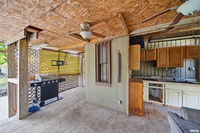 2607 W LINCOLN Avenue, Peoria, IL 61605
