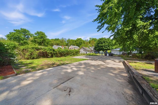 2607 W LINCOLN Avenue, Peoria, IL 61605