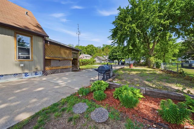 2607 W LINCOLN Avenue, Peoria, IL 61605