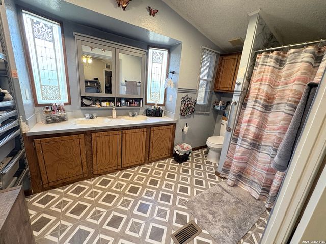 360 Brandon Way, Poteet, TX 78065