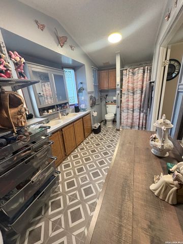 360 Brandon Way, Poteet, TX 78065