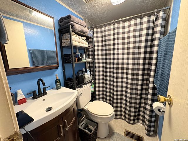 360 Brandon Way, Poteet, TX 78065