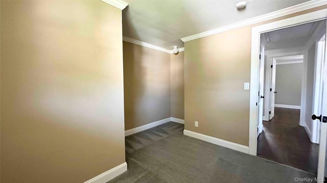 27 Southridge Drive 2, Glen Cove, NY 11542