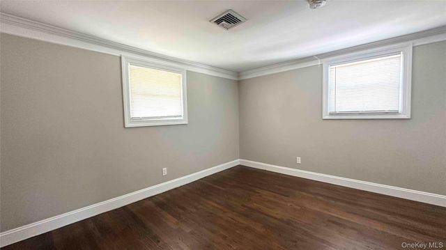 27 Southridge Drive 2, Glen Cove, NY 11542