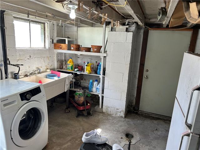 464 Bridgeport Rd, Mt Pleasant Twp, PA 15666