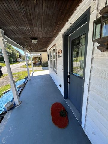 464 Bridgeport Rd, Mt Pleasant Twp, PA 15666