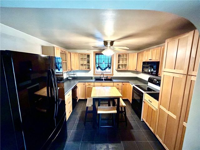 464 Bridgeport Rd, Mt Pleasant Twp, PA 15666