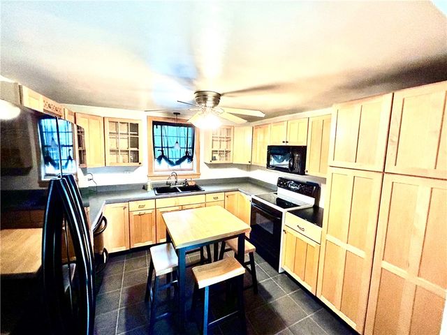 464 Bridgeport Rd, Mt Pleasant Twp, PA 15666