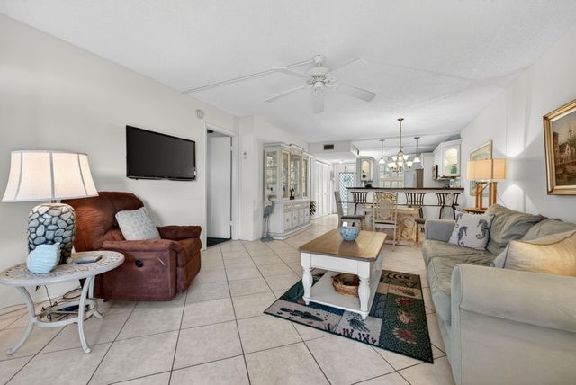 7310 NW 1st Street 102, Margate, FL 33063