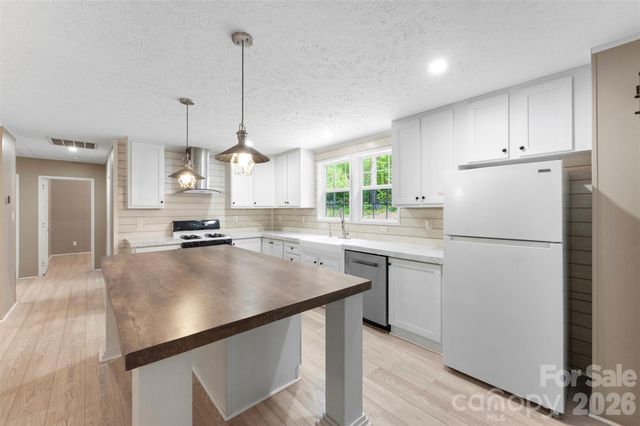 621 Sunset Drive, Bessemer City, NC 28016