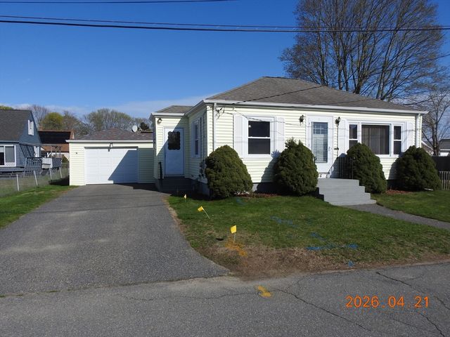 14 Mccallion St, Swansea, MA 02777