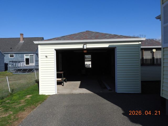 14 Mccallion St, Swansea, MA 02777