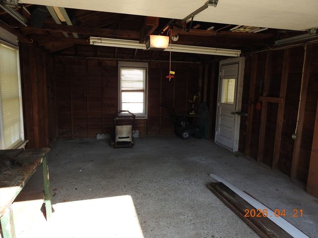 14 Mccallion St, Swansea, MA 02777