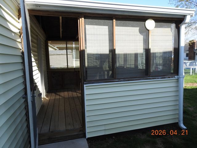 14 Mccallion St, Swansea, MA 02777