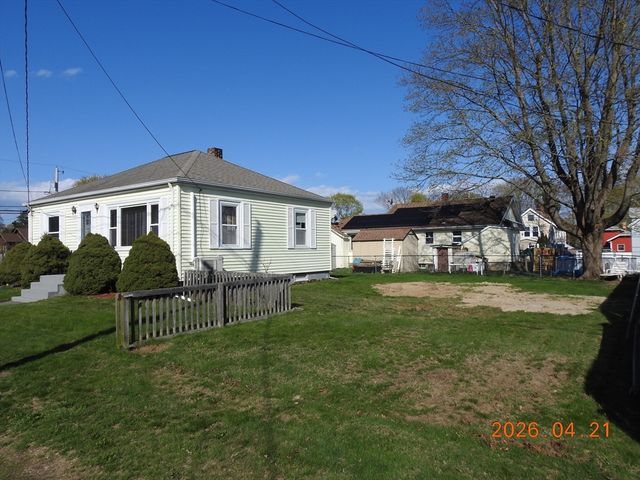 14 Mccallion St, Swansea, MA 02777