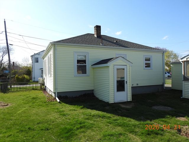 14 Mccallion St, Swansea, MA 02777