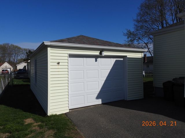 14 Mccallion St, Swansea, MA 02777