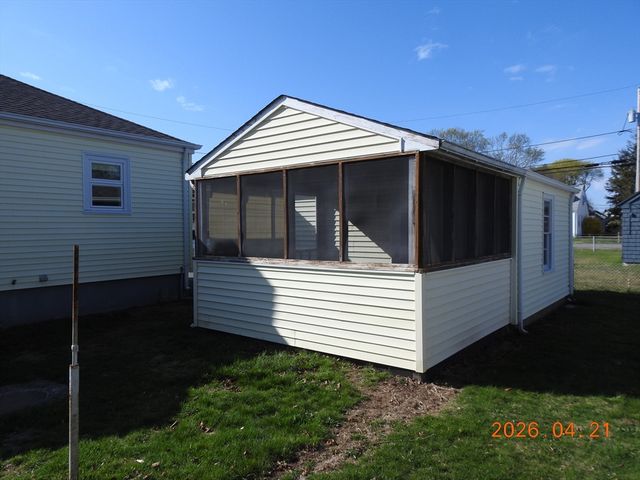 14 Mccallion St, Swansea, MA 02777