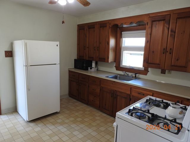 14 Mccallion St, Swansea, MA 02777