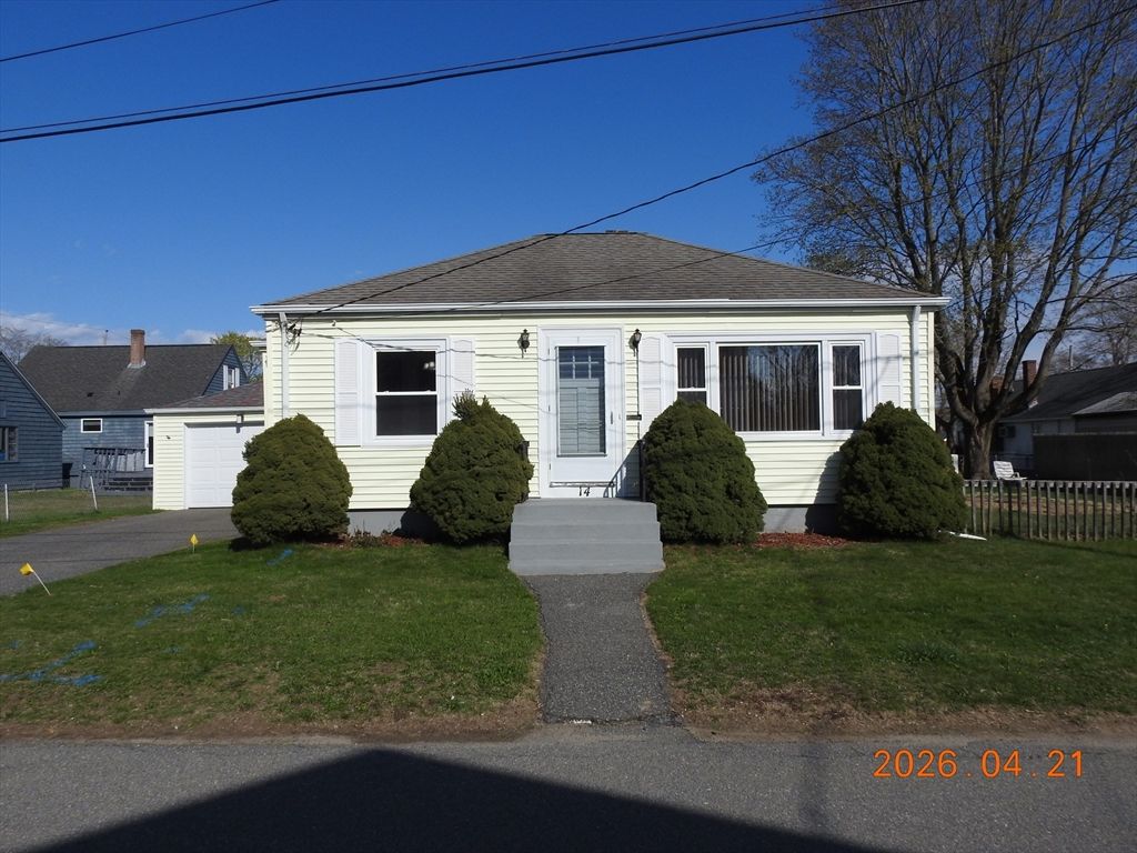14 Mccallion St, Swansea, MA 02777